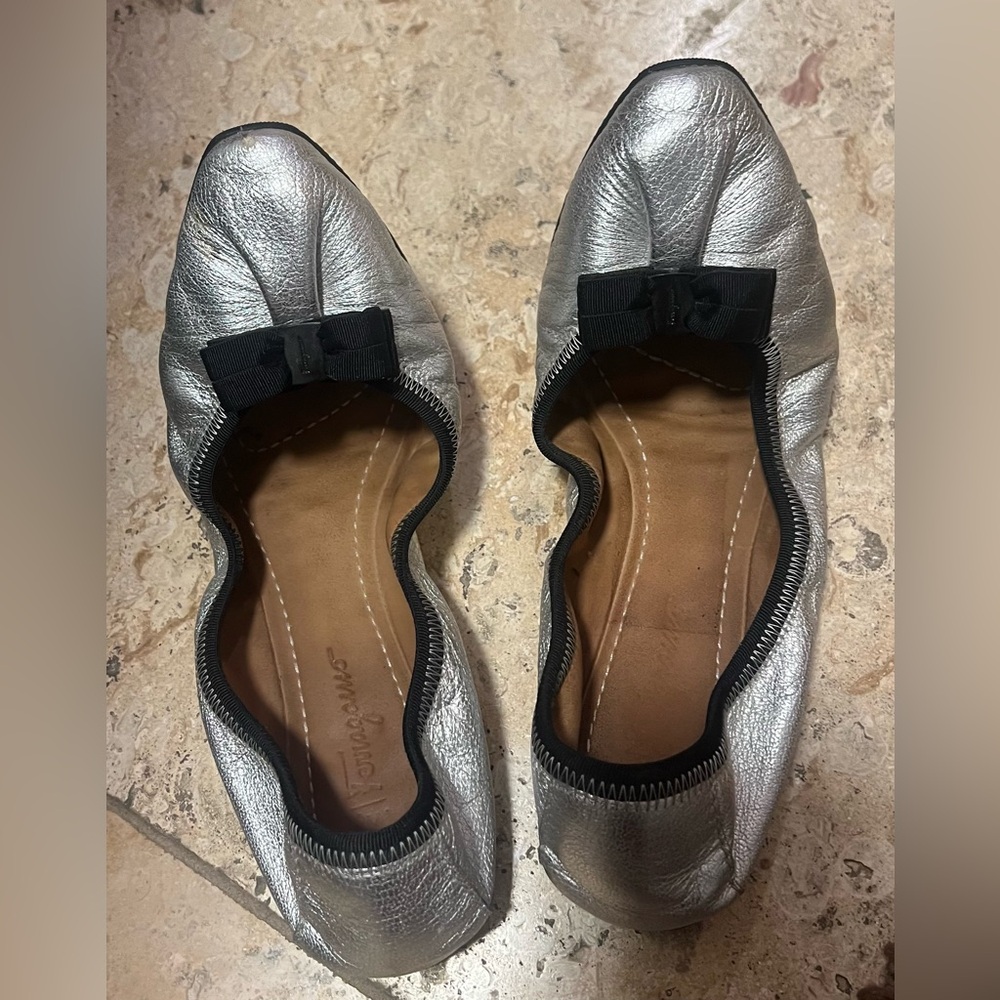 SALVATORE FERRAGAMO MY JOY Metallic Silver Leather Bow Flat 7.5 Pouch & Box